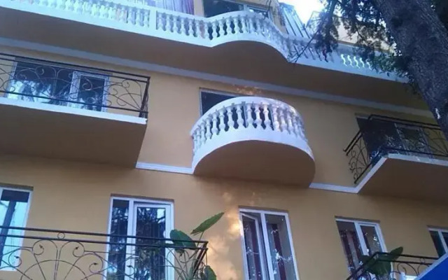 Nadikvari Hotel