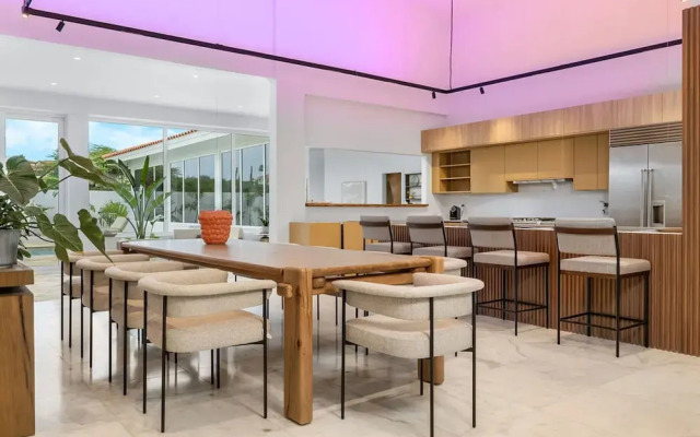 The Court Villa - 8 Bed 8 5 Bath