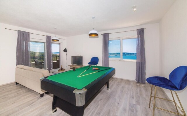 Beautiful Home in Trogir With Sauna, Wifi and 6 Bedrooms