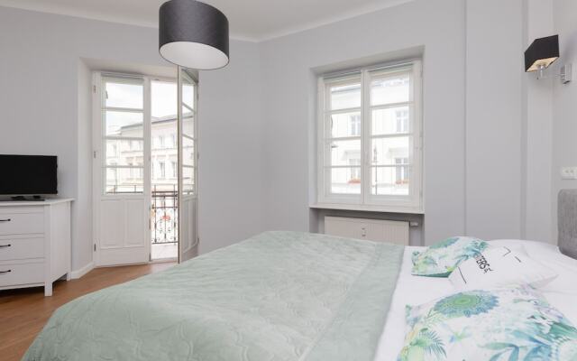 Chmielna 1/3 Studio #3 by Renters