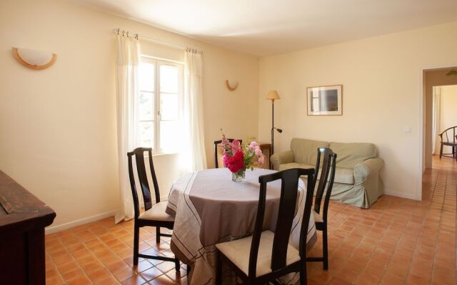 Secluded Holiday Home in Rustrel With Swimming Pool