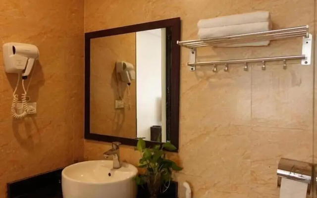 Hoang Lan Hotel KDT Van Quan - BAYLUXURY