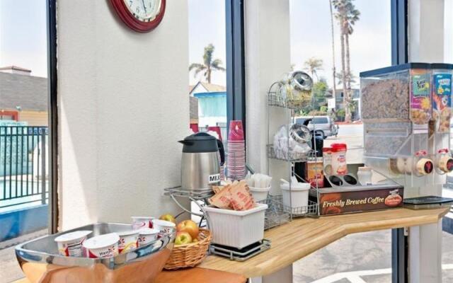 Super 8 Santa Cruz Beach Boardwalk West