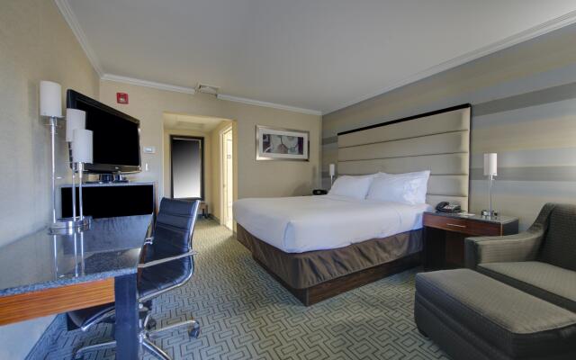 Holiday Inn Plainview-Long Island, an IHG Hotel