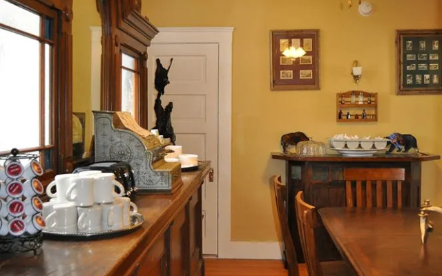 Victorian Inn & Carriage House