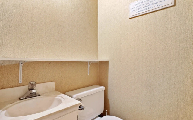 Tahoe Forest Chalet 3BR House w/ Mountain Views