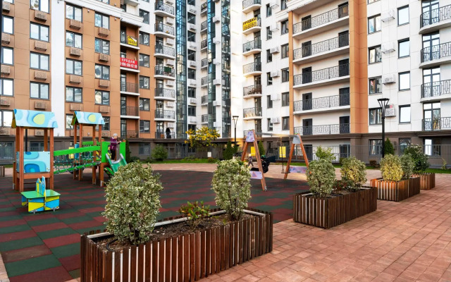 Orange Apart Alpine Quarter