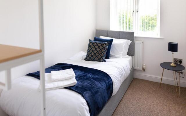 New & Spacious & Contractors & Leisure & Free Parking