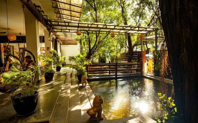 Mad Monkey Phnom Penh - Hostel