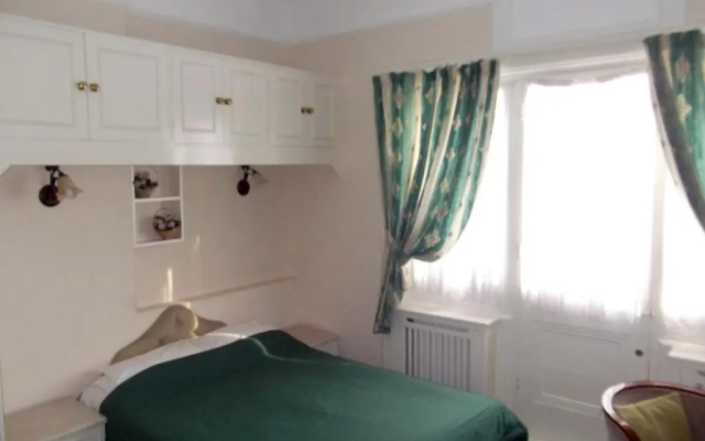 Maranton House Hotel