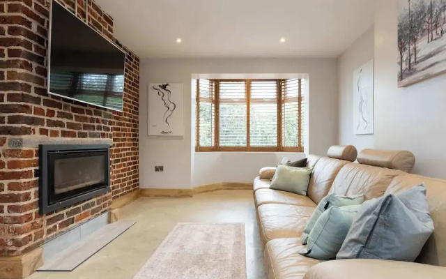 Spacious 4-bed Near City Sea