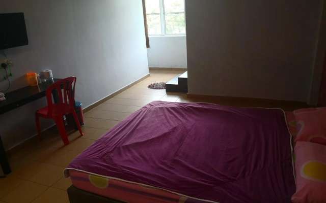 OYO 89585 Hotel Happy Inn