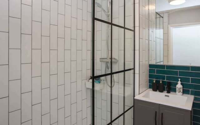 Lovely 2 Bedroom Flat Near Whitechapel Station