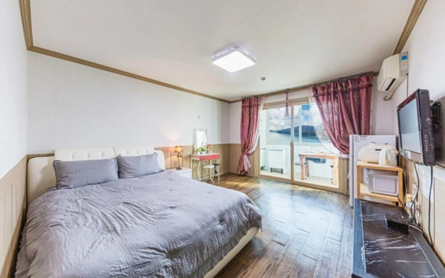 Geojedo Between the Sky and Sea Pension