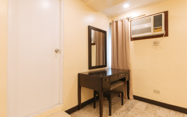 RedDoorz Premium near Greenbelt Makati