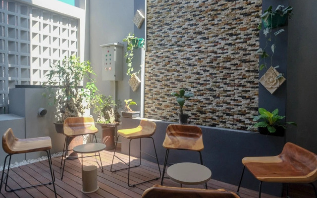 Sans Hotel RG Living Jogja by RedDoorz