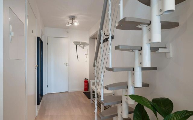 Central top floor apartment