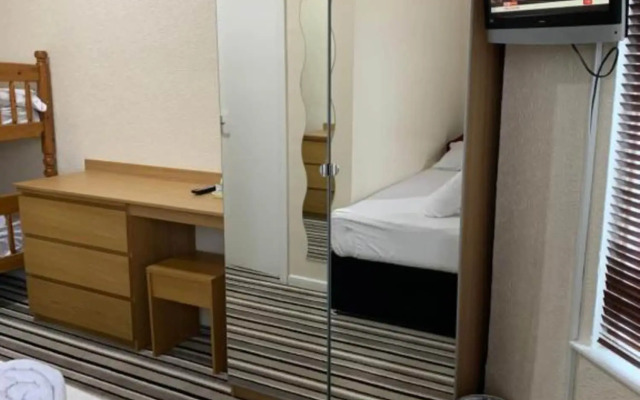 OYO Wave Crest Hotel
