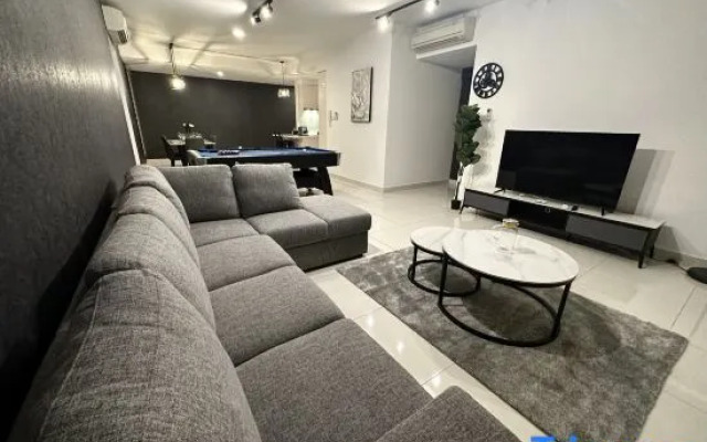 Teega Modern 4BR 12pax pooltable