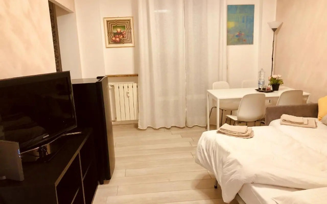 Lovely 2 Room Apartment with Small Garden