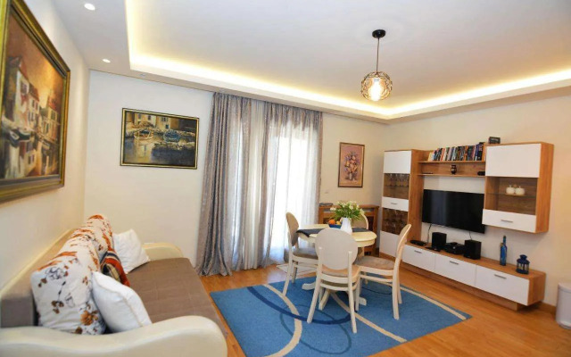 Three-Bedroom Holiday Home in Dobrota