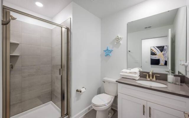 Luxury Chic Modern Home Prime Location