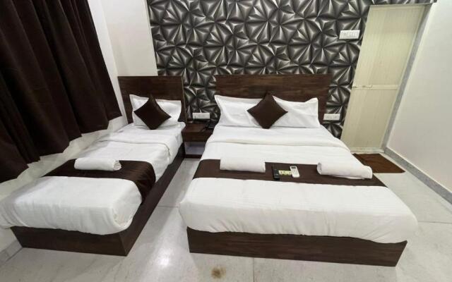 Hotel Plaza Rooms - Prabhadevi Dadar