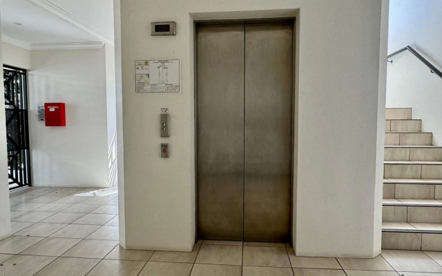 Lighthouse Apartments on The Strand - 2