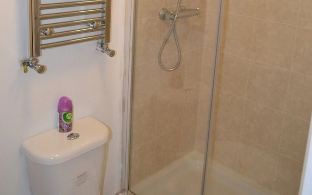 2 Bedrooms En-suite Near Victoria