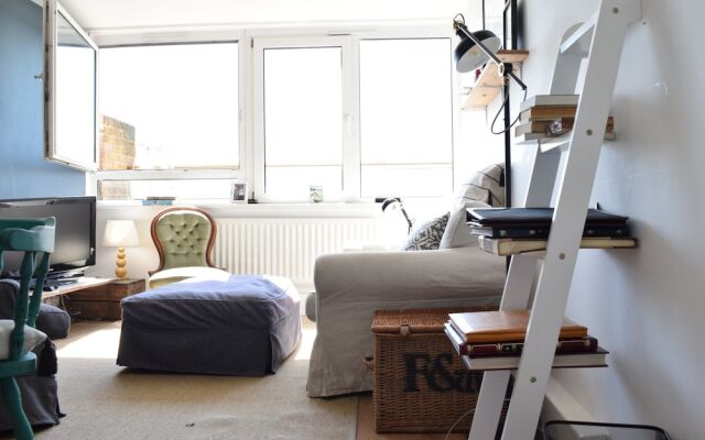 2 Bedroom Apartment Near Central London