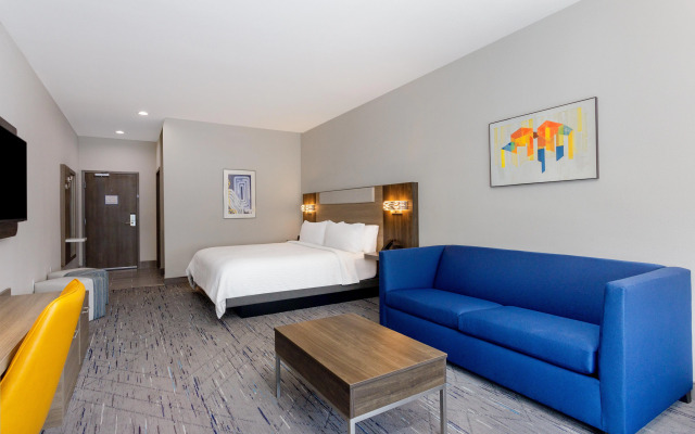 Holiday Inn Express & Suites Tampa Stadium – Airport Area by IHG