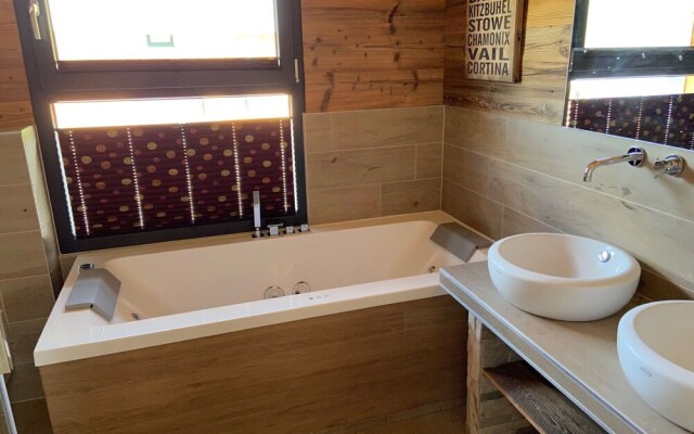 Tauernchalet M mit Sprudelba au en Sauna Hohentauern