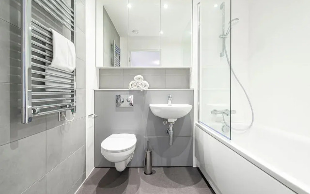 Waterside Flat in Central Leeds