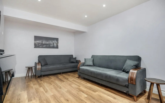 TMS Beautiful 4 Bedroom House!dagenham!freeparking