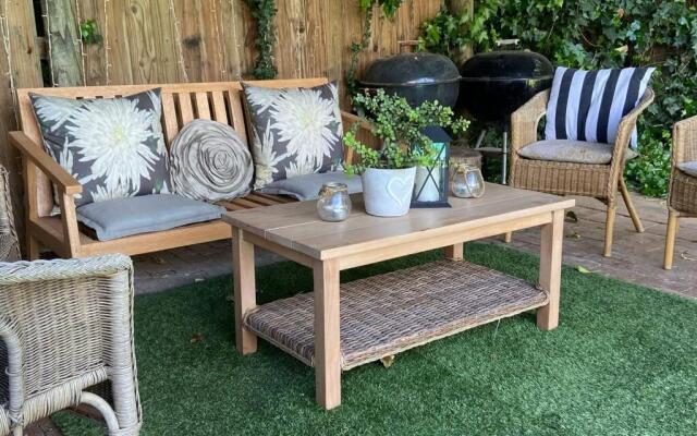 Sunny Open living family home in the Winelands