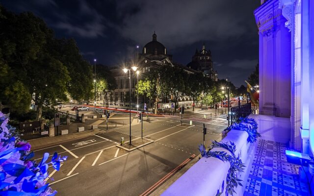 Billionaire Suites Kensington