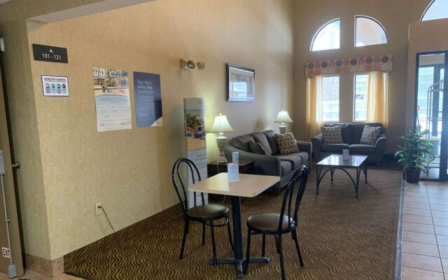 Super 8 By Wyndham Liverpool/Clay/Syracuse Area