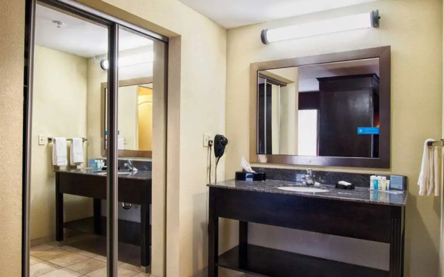 Hampton Inn & Suites Elk City