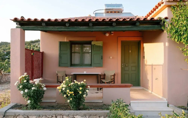 Cozy Gem With Access to a Sparkling Shared Pool