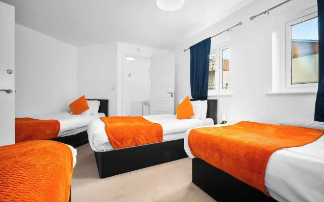 Spacious 4-bed House in Leicester/free Parking