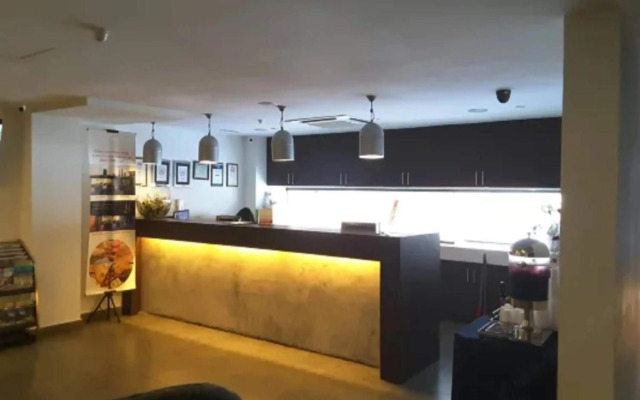 Hotel O Crossroads Hotel