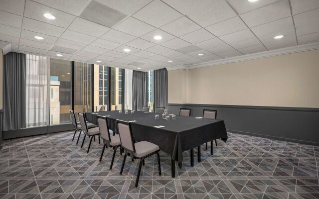 The Marquette Hotel, Curio Collection by Hilton