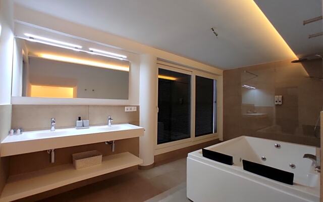 Amano Maison Carrée