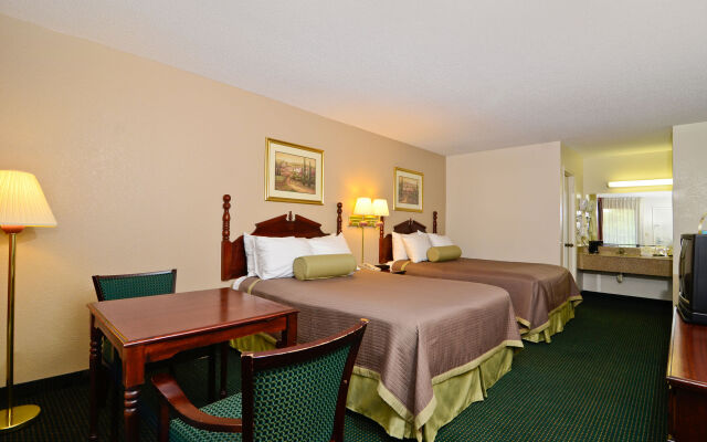 Travelers Inn & Suites - Memphis