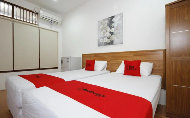 RedDoorz Plus near Plaza Indonesia