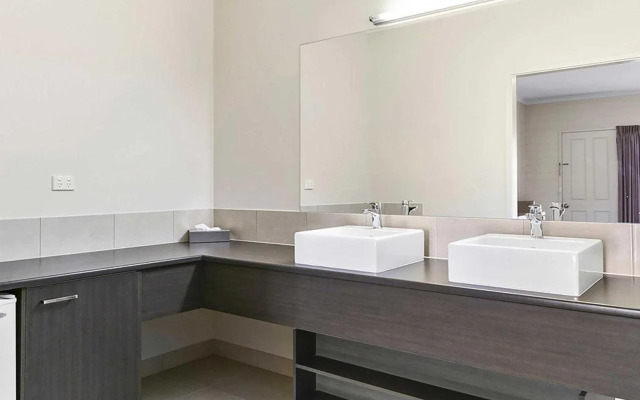 Quality Inn Colonial