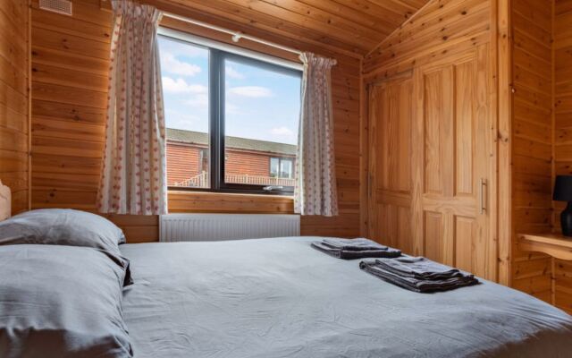 Loch Side Lodge 8