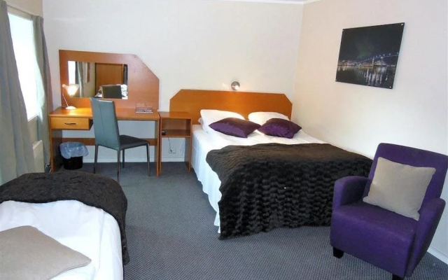 Enter Viking Hotel