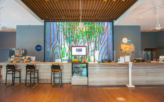 Holiday Inn Express Phuket Patong Beach Central by IHG