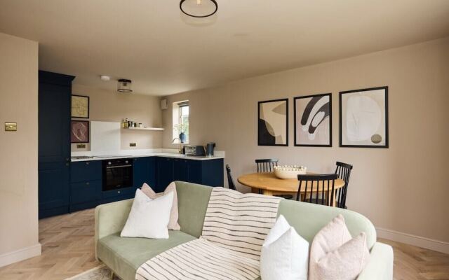 The Twickenham Wonder - Lovely 1bdr Flat With Parking